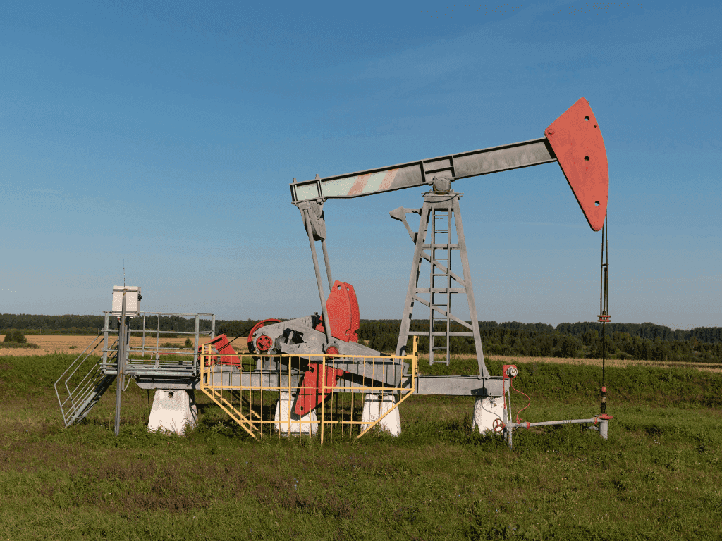 Oil Gains Despite OPEC+ Output Hike and Tariff Concerns
