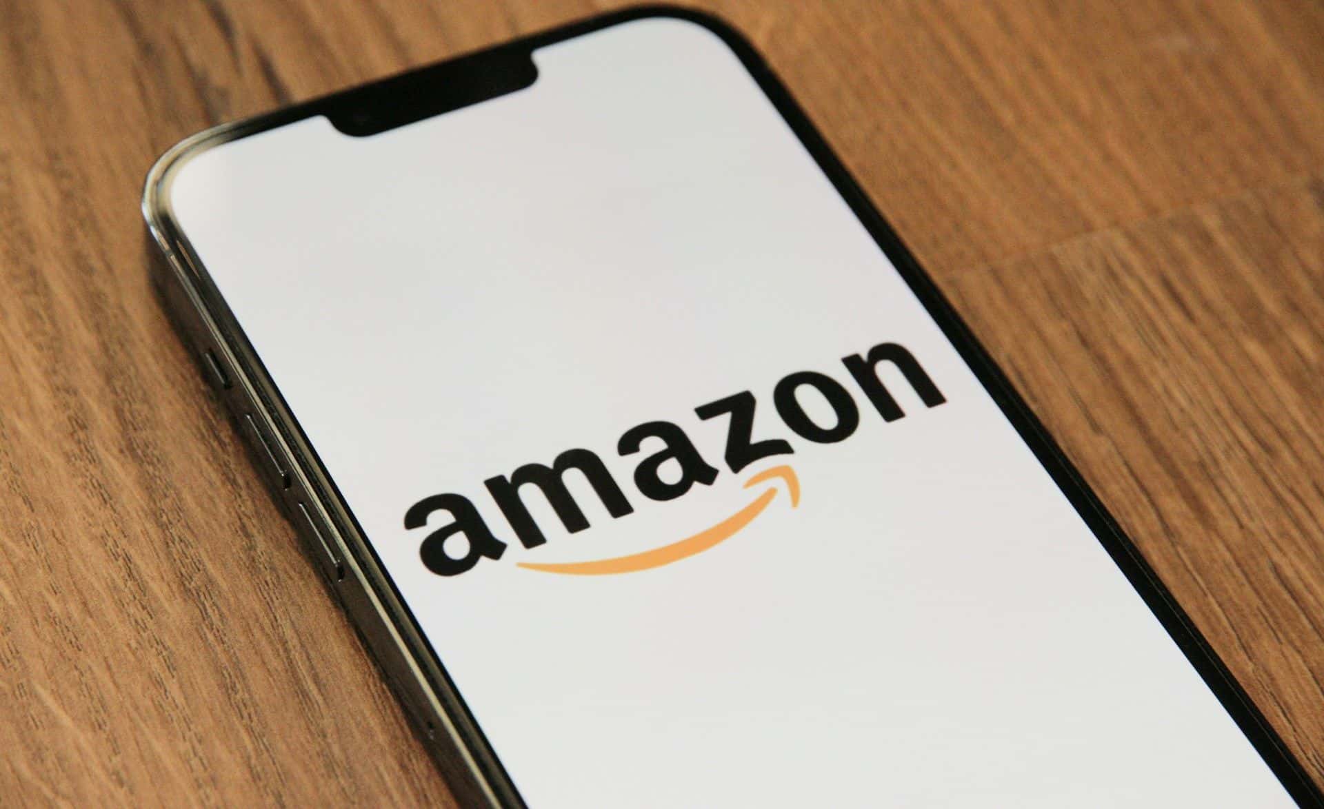 Amazon's VAPR AI: Transforming Delivery with Robotics and Smart Routing.