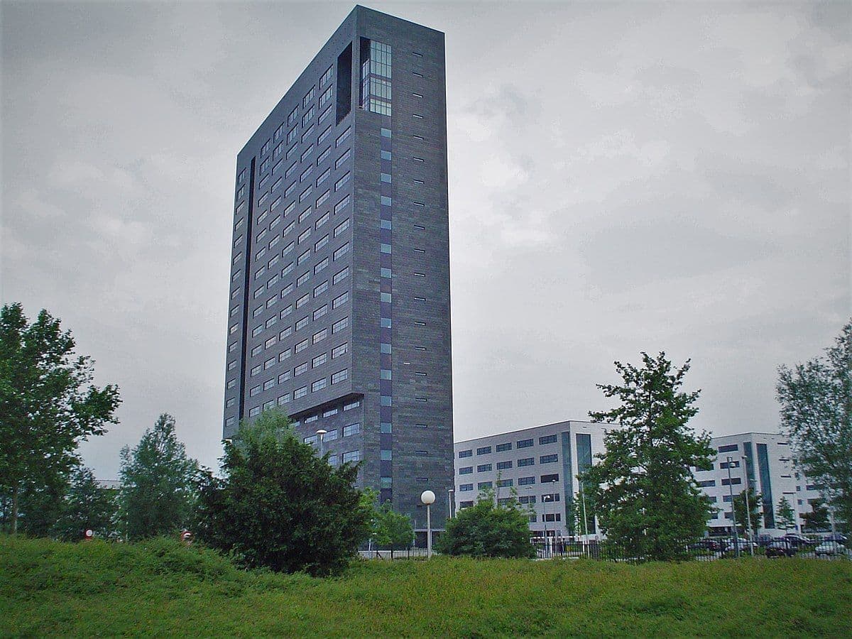 ASML’s $400 Million High NA Machine Revolutionizes Chipmaking Amid Global Challenges
