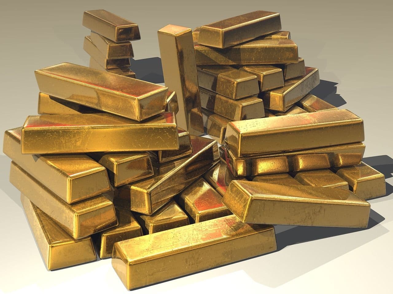 Gold Prices Slide as Trump’s EU Tariff Delay Cools Safe-Haven Demand, Yet U.S. Fiscal Woes Persist