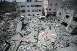 Hamas Evaluates Gaza Ceasefire Proposal Amid U.S. Optimism for Peace